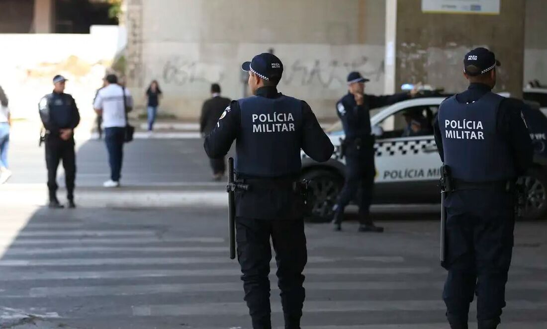 De acordo com o decreto, o uso de arma de fogo deve ser feito como medida de último recurso, de forma a prevenir situações de violência policial