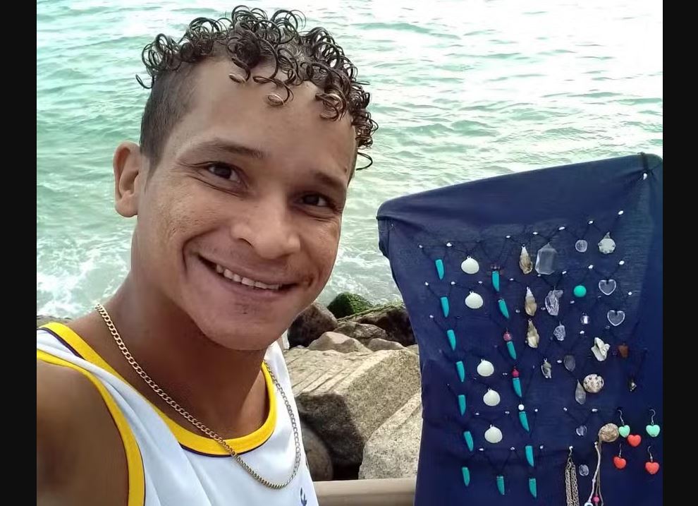 José Augusto, que morreu em uma cadeira na UPA da Cidade de Deus, trabalhava como garçon e vendia artesanato na orla 