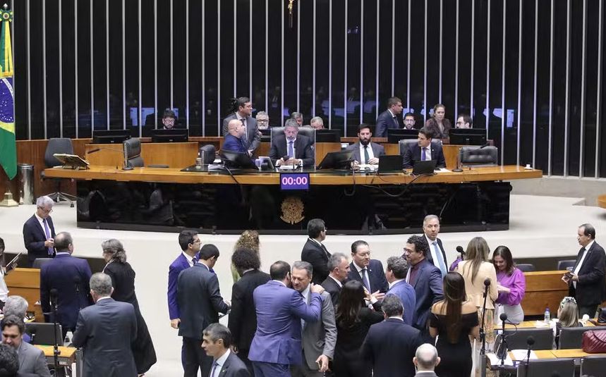 Discussão e votação de propostas legislativas no plenário da Câmara dos Deputados 