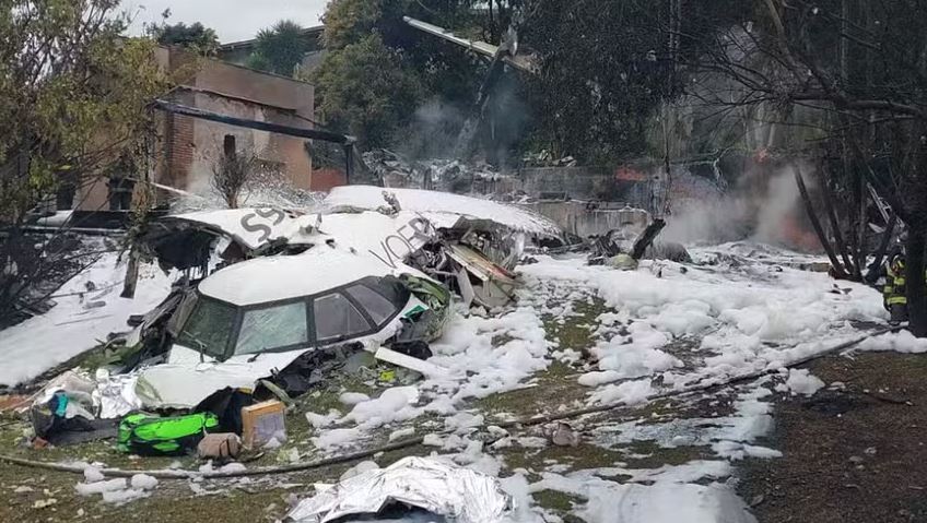 Destroços da aeronave ART 72-500 da Voepass, que caiu em Vinhedo (SP).