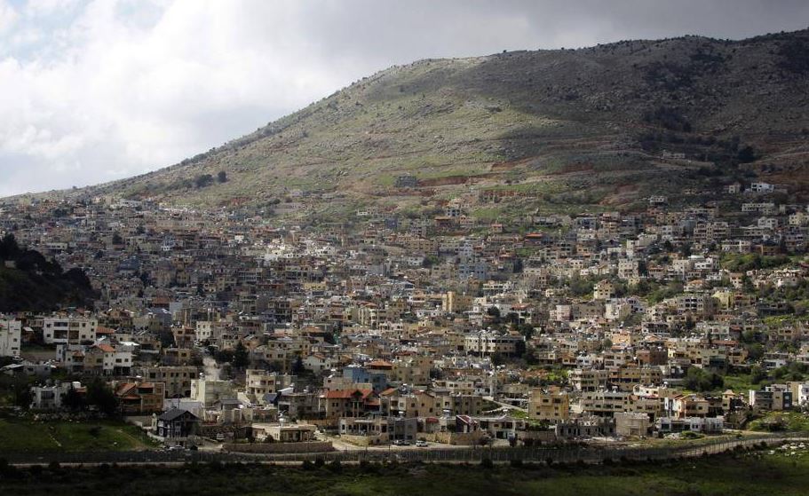 Foto tirada a partir da cidade síria de Ain al-Tineh mostra a cidade drusa de Majdal Shams, nas Colinas de Golã