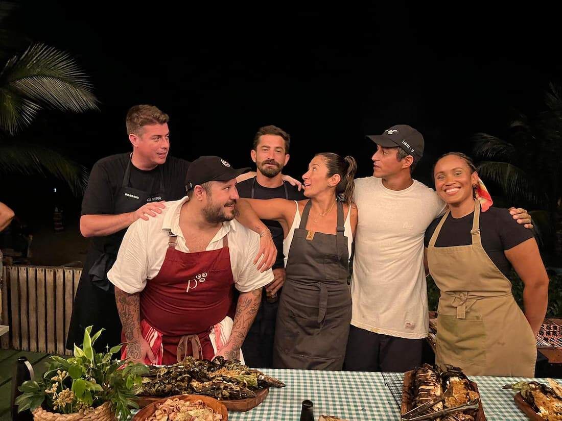 Dário Costa (de branco) com os chefs Rubens Catarina, Caio Soter, Kaywa Hilton, Claudia Krauspenhar e Sabrina Costa