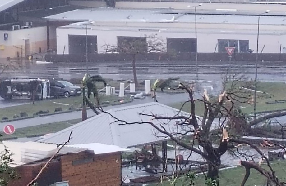 O Aeroporto Internacional DzaoudziPamandzi Marcel Henry, horas depois do ciclone Chido passar pelo arquipélago de Mayotte