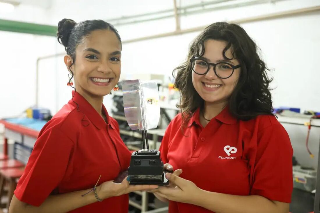 A equipe da UFRJ, MinervaBots, foi a campeã mundial na categoria ''Mini Sumô''