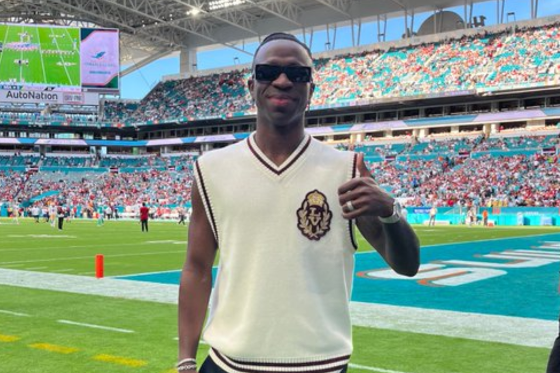 Vini Jr em jogo do Miami Dolphins pela NFL