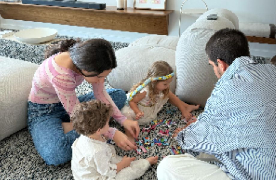 Enzo (27) e Sophia (21), filhos de Claudia Raia e Edson Celulari, com Luca e Chiara, filhos mais novos de casamentos passados do casal