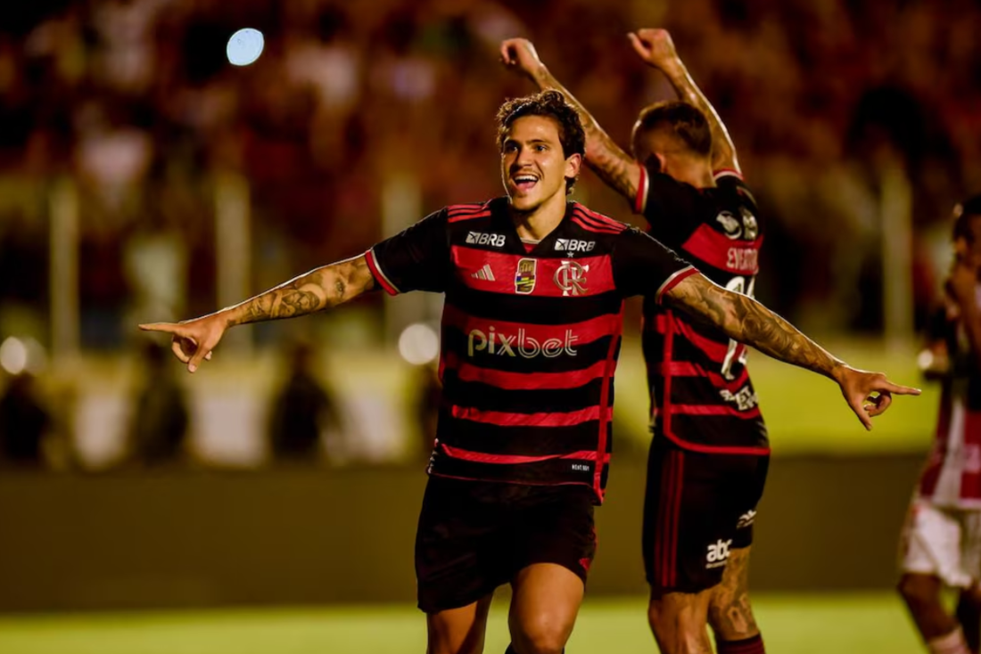 Flamengo venceu o Bangu na Arena Batistão em 2024 pelo Carioca, com três gols de Pedro