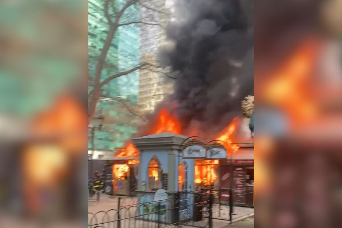 Labaredas de fogo em barraca montada no Bryant Park, em Nova York