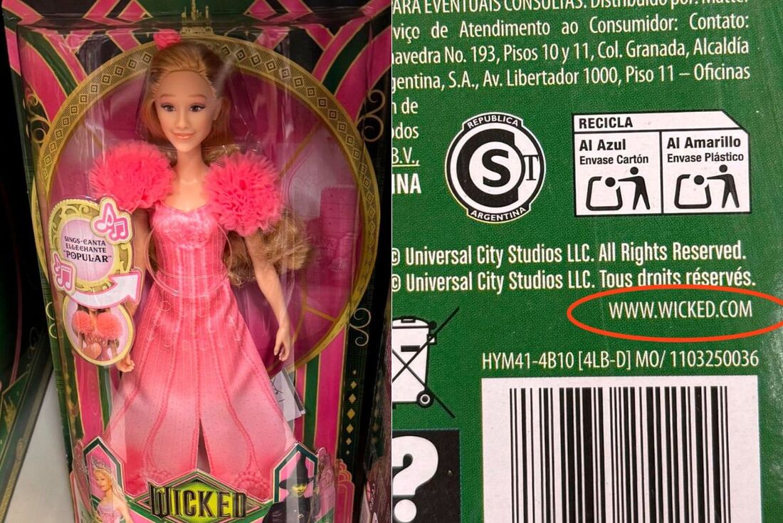 A fabricante de brinquedos Mattel foi processada em US$ 5 milhões (o equivalente a cerca de R$ 30 milhões), em razão da indicação de um site pornô na embalagem das bonecas Glinda e Elphaba, do musical "Wicked"