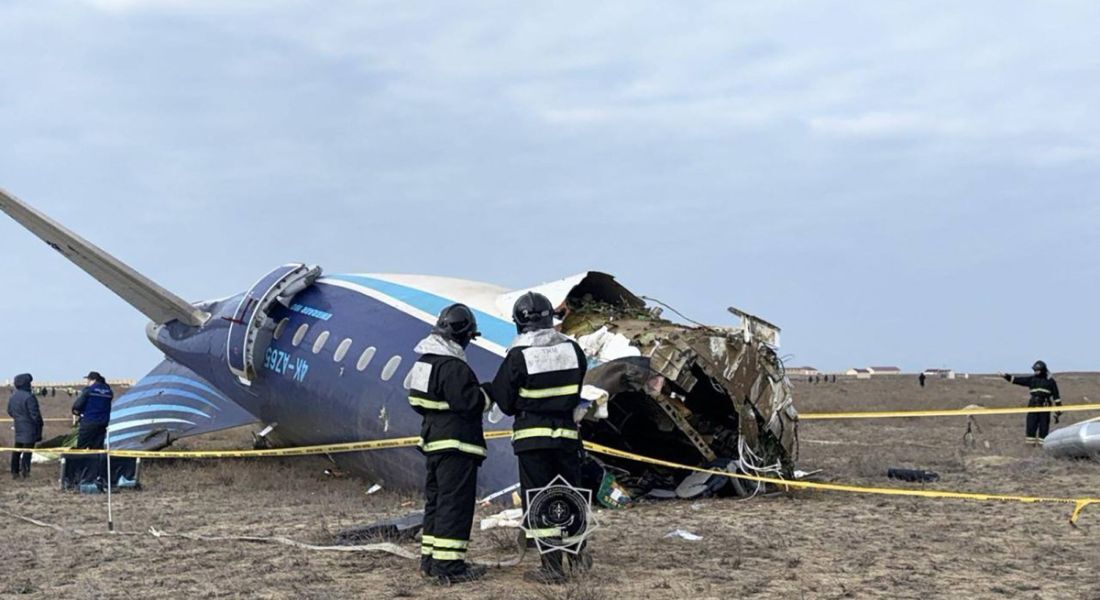 Avião da Azerbaijan Airlines cai no Cazaquistão