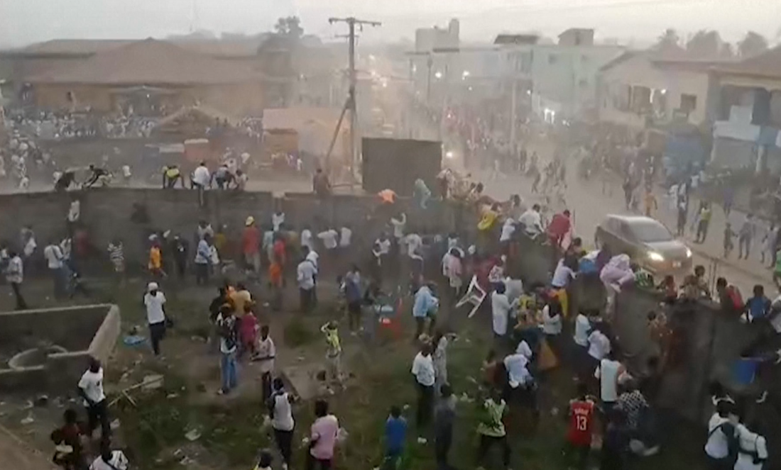 Enfrentamentos entre torcedores durante uma partida de futebol na Guiné