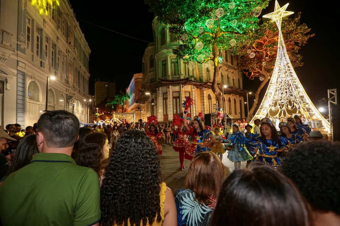 Início do Ciclo Natalino 2024 do Recife na avenida Rio Branco 