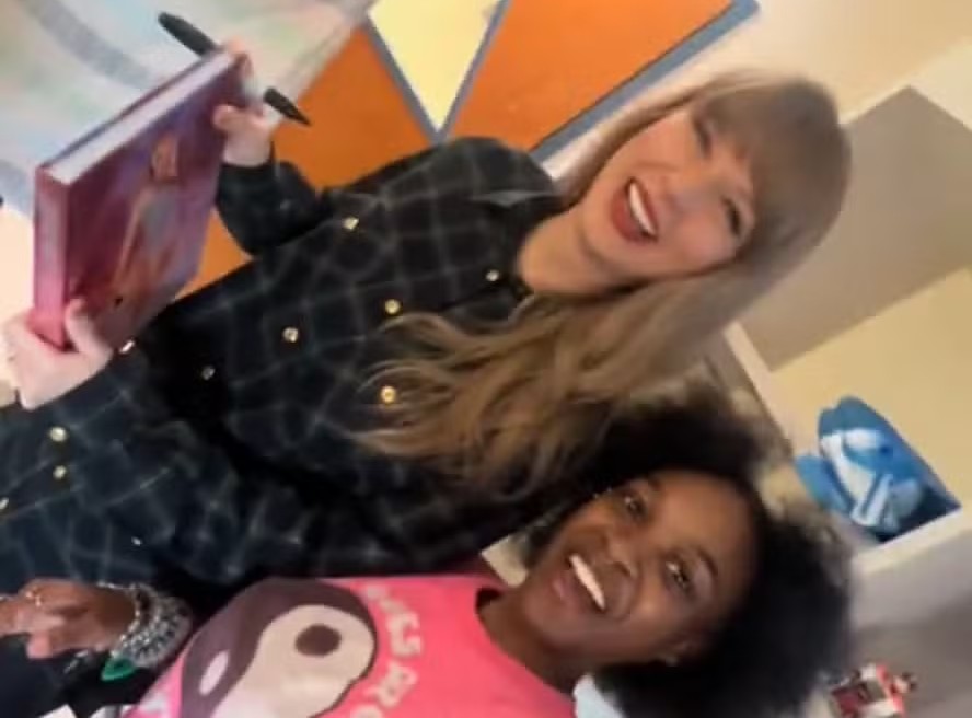 Taylor Swift e fã em hospital no Kansas 