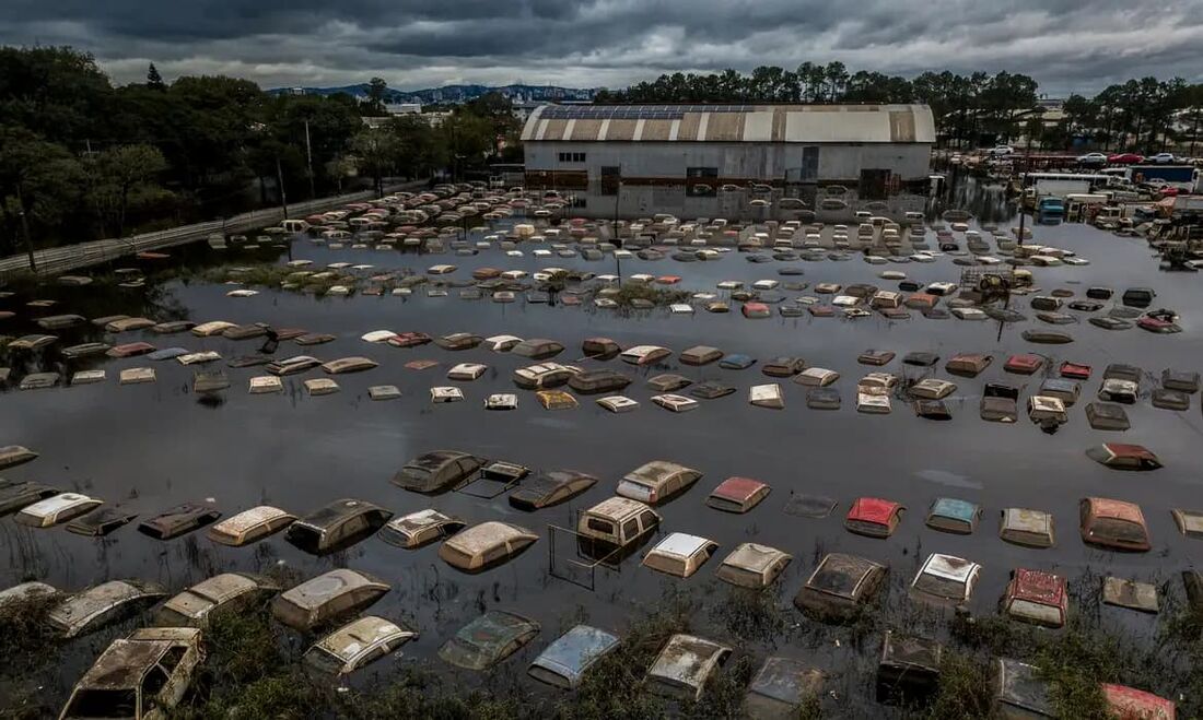 O BNDES destinou R$ 25,7 bilhões para iniciativas associadas à reconstrução de 464 cidades gaúchas afetadas pelas tempestades que atingiram quase todo o Rio Grande do Sul entre abril e maio deste ano.