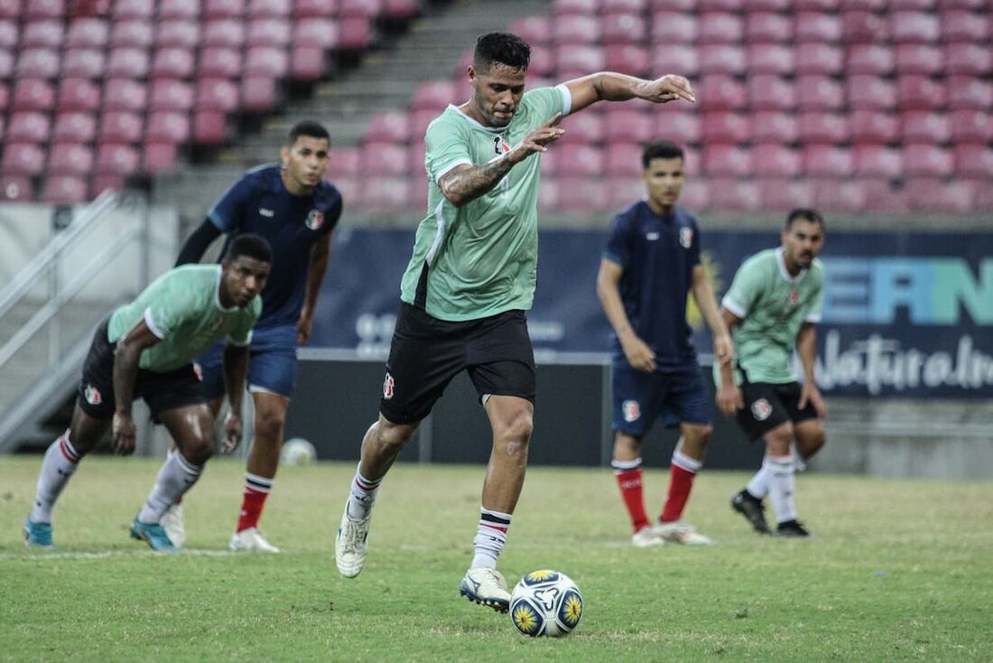 Gilvan marcou dois gols no jogo-treino do Santa Cruz 