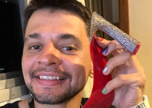 O dono do salto Louboutin da cantora Taylor Swift, Felipe Conrado