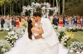 Larissa Manoela e André Luiz Frambach em sua terceira cerimônia de casamento