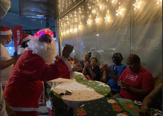 Jantar Solidário de Natal feito pelo projeto Nossa Ronda Solidária  