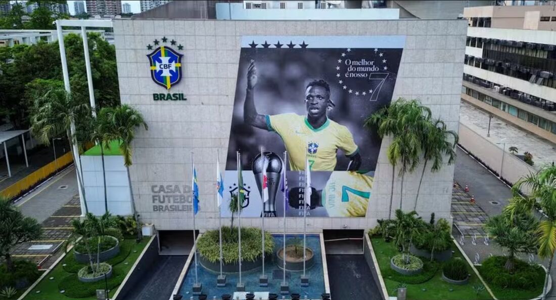 Vini Jr. é homenageado na fachada da sede da CBF 