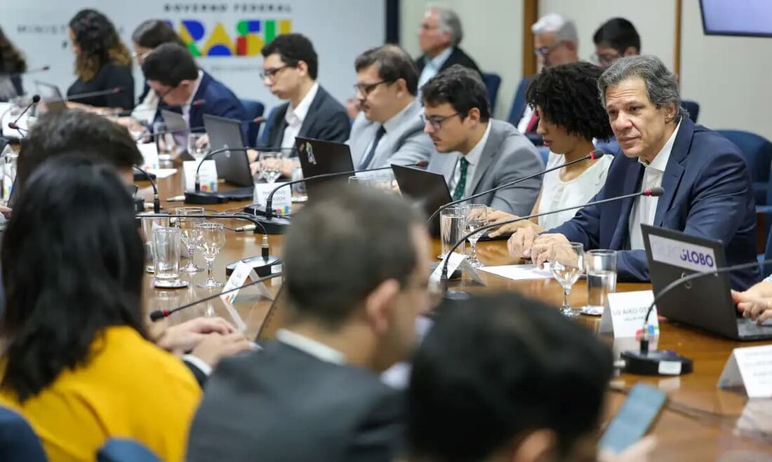 O pacote de corte de gastos aprovado pelo Congresso representa apenas a "primeira leva" de medidas do ajuste fiscal do governo, disse nesta sexta-feira (20) o ministro da Fazenda, Fernando Haddad.