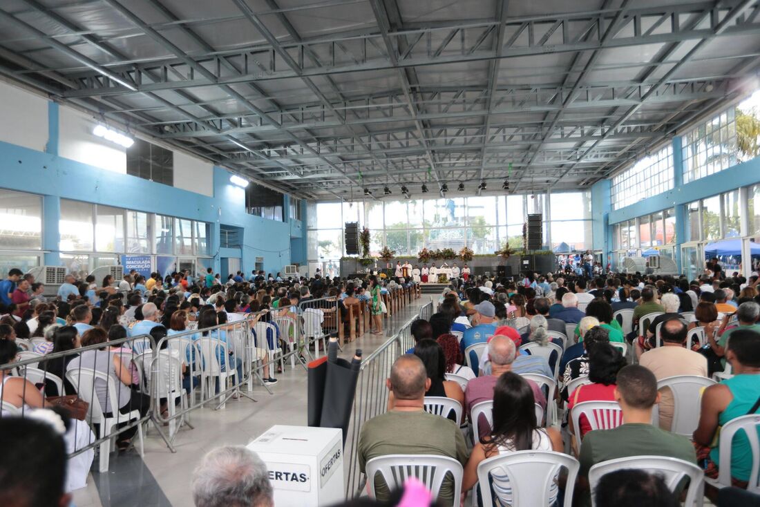 Fiéis acompanharama celebração da missa no último domingo (1) antes da Festa do Morro