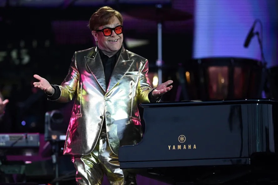 Elton John fez show emotivo no Festival Glastonbury 