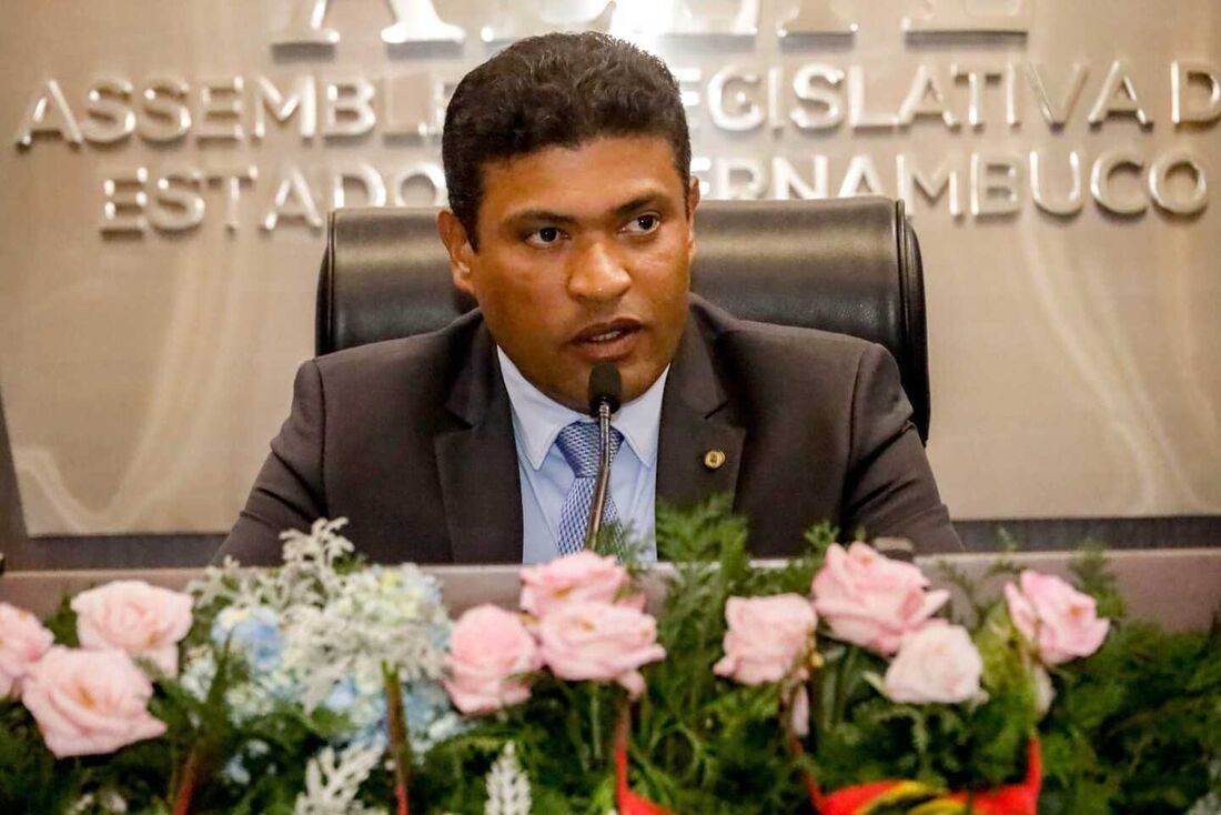 Joel da Harpa quer polícia proibindo confrontos com arma em gel