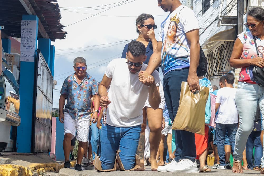 Devotos pagam promessas a Nossa Senhora da Conceição. Na foto, Erick Rodrigues, de 21 anos 