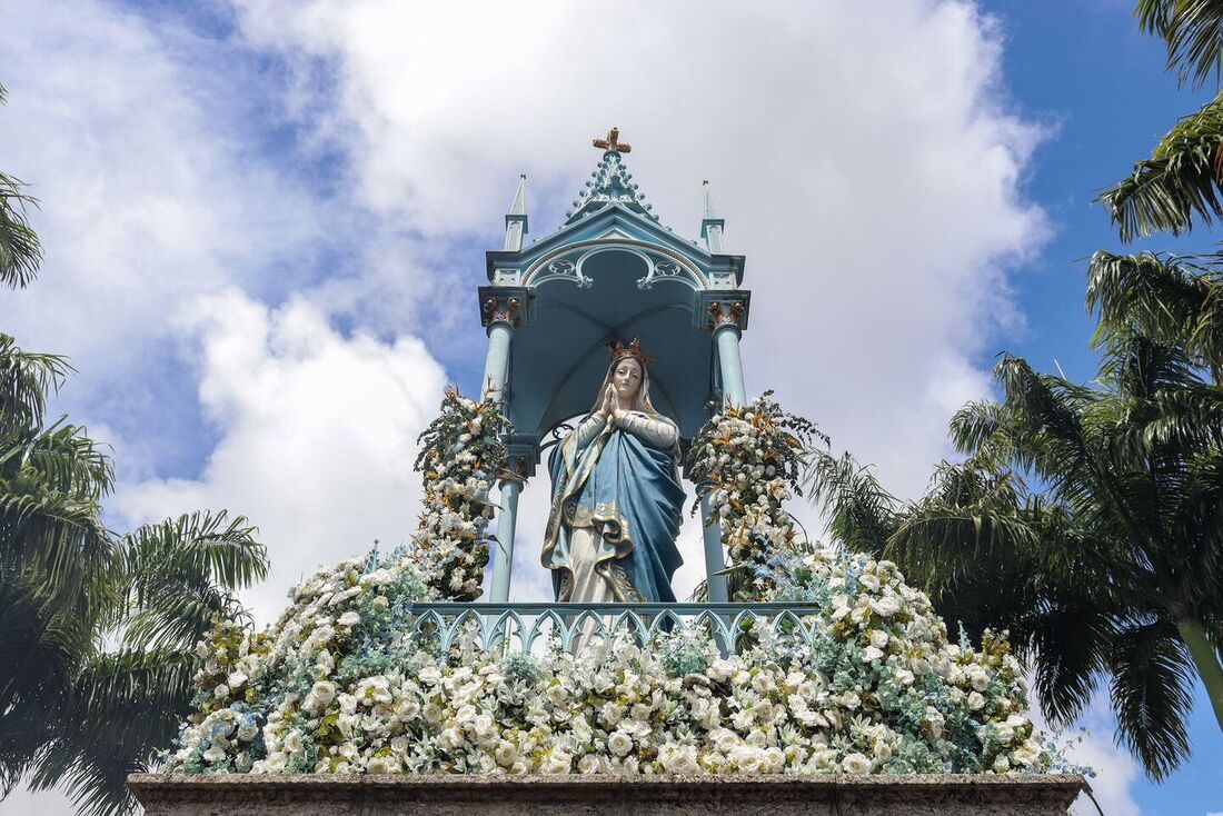 Trazida da França em 1904, imagem de Nossa Senhora da Conceição é um dos principais ícones da fé do povo de Pernambuco