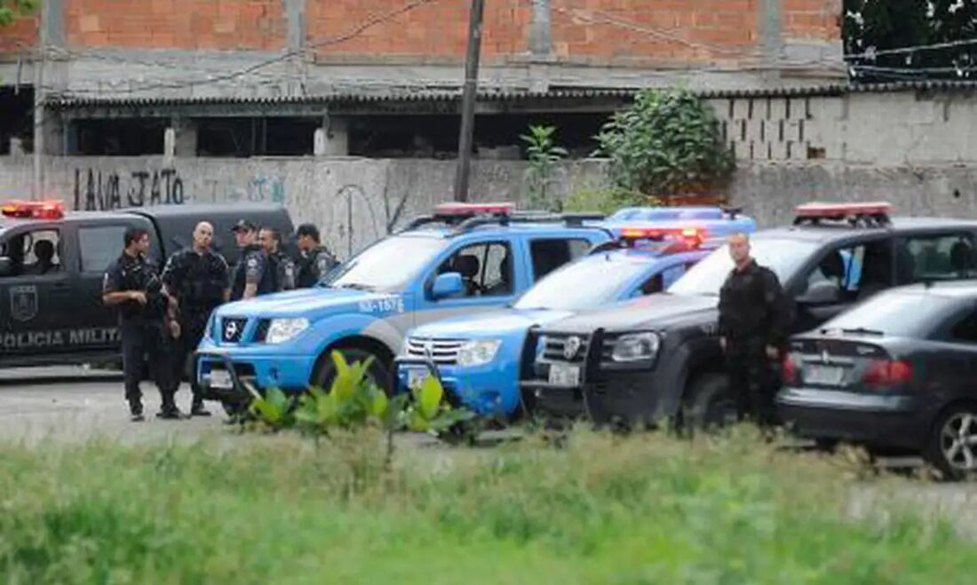 Operação policial na Maré causa fechamento de vias expressas no Rio