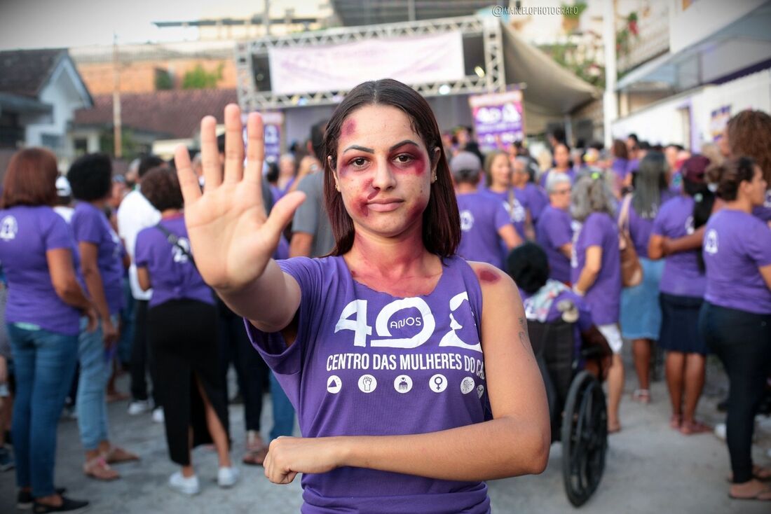 Ato de combate à violência contra a mulher