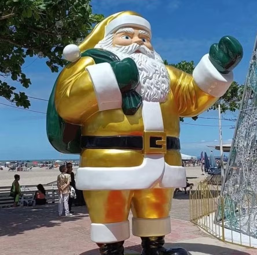 Papai Noel Patriota de Balneário Camboriú causa controvérsia nas redes 