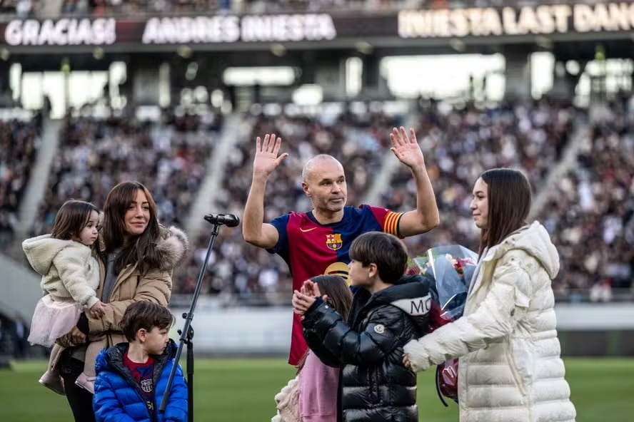 Iniesta se aposenta do futebol aos 40 anos 