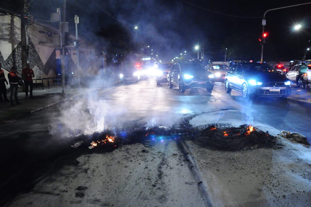 Protesto na Avenida Cruz Cabugá