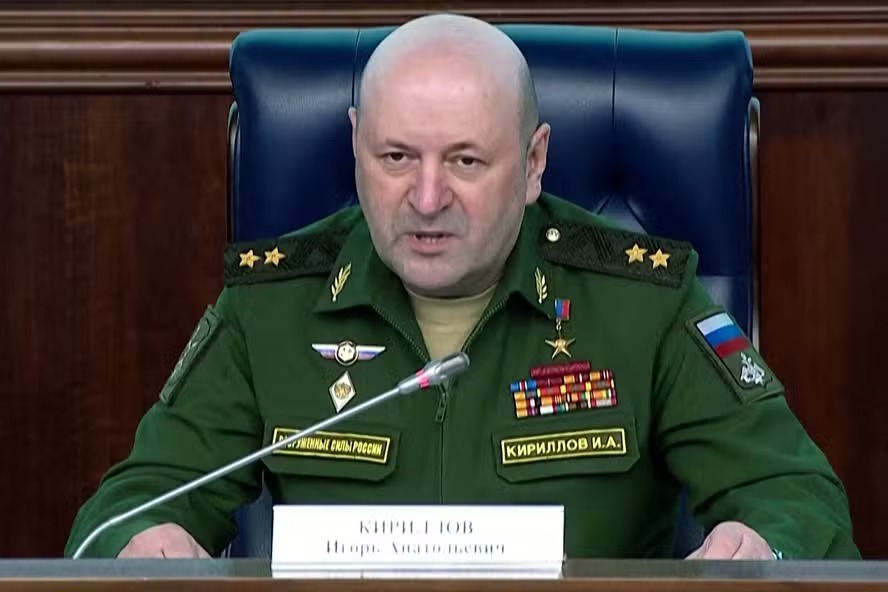 O general russo Igor Kirillov fala em um briefing em Moscou, em outubro 