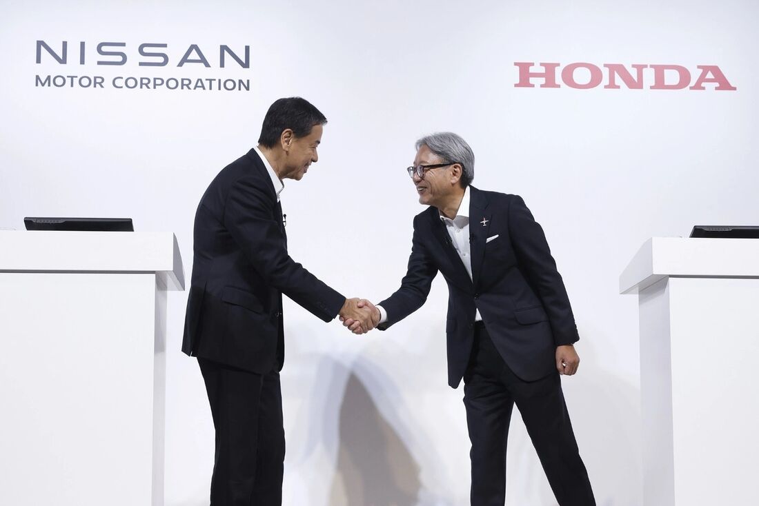 CEO da Nissan, Makoto Uchida, e o CEO da Honda, Toshihiro Mibe