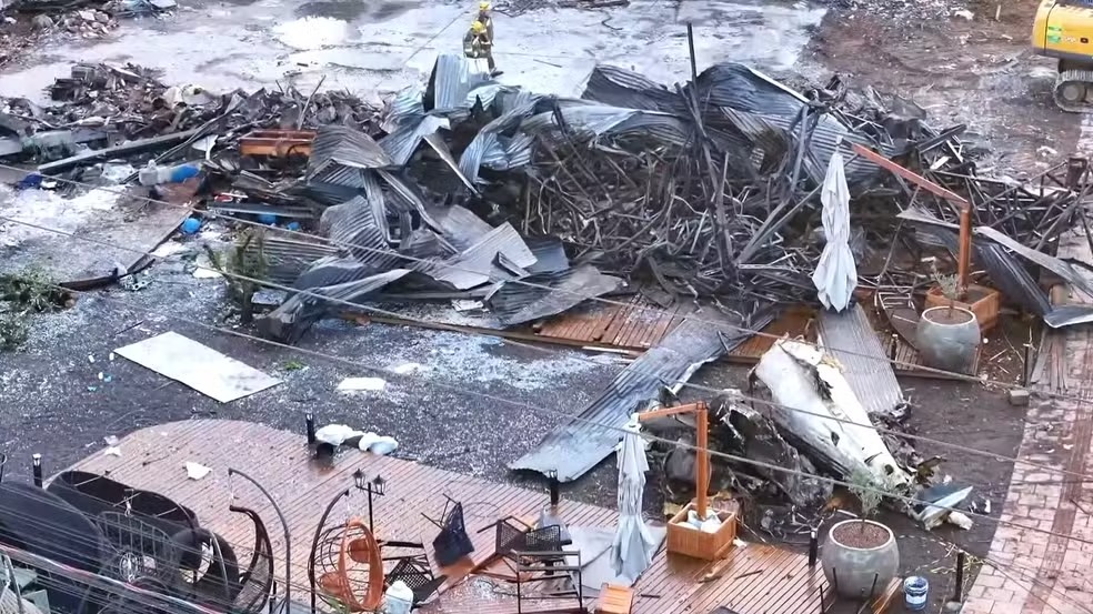 Destroços do avião que caiu sobre loja em Gramado 