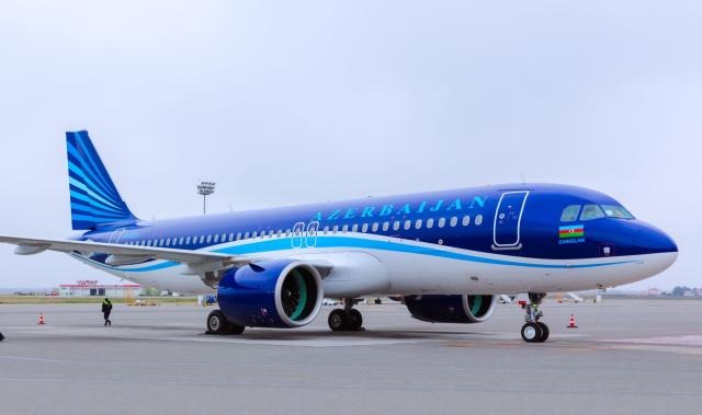 Avião da empresa Azerbaijan Airlines 