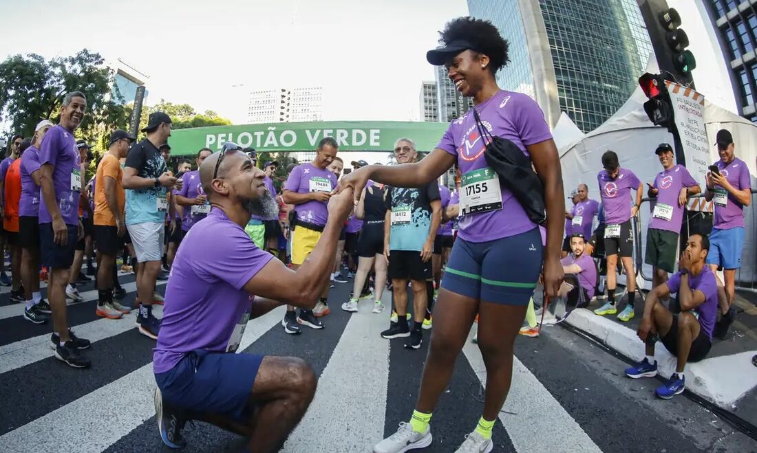 Casal ficou noivo na Sâo Silvestre