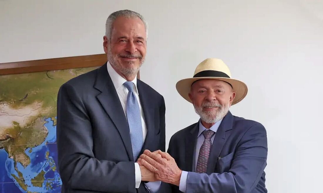 O presidente Lula e o embaixador André Aranha Corrêa do Lago, que será o presidente da 30ª Conferência das Nações Unidas sobre Mudança do Clima (COP30)