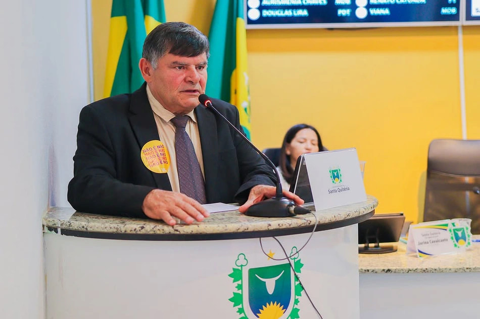 O prefeito reeleito de Santa Quitéria, no interior do Ceará, José Braga Barrozo (PSB), o Braguinha, foi preso pouco antes de assumir o mandato.