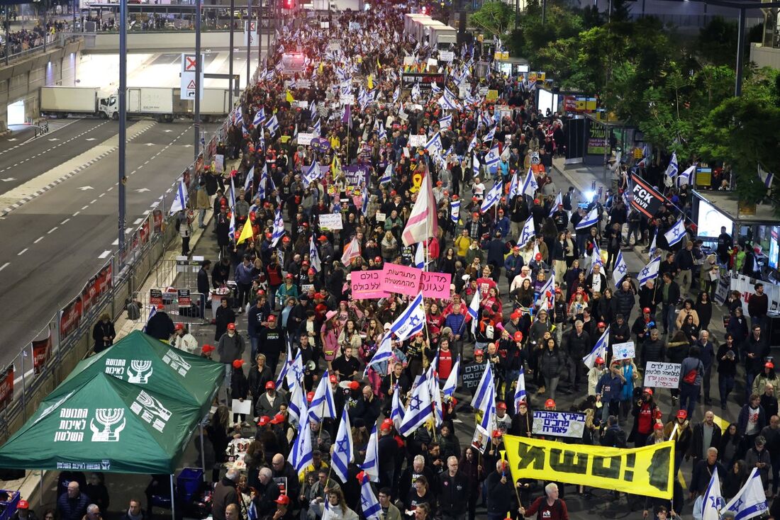 Protestantes pedem a libertação dos reféns mantidos em Gaza por militantes Palestinos