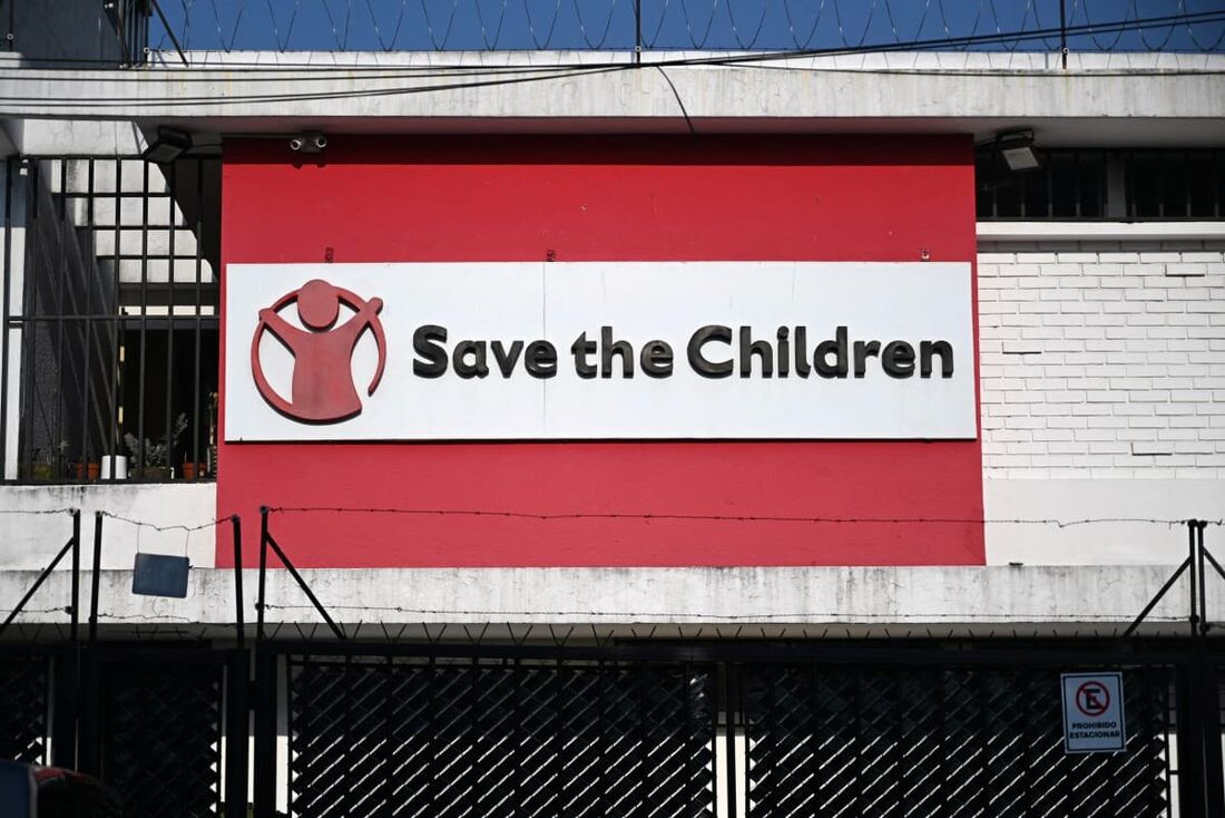  Uma vista dos escritórios da ONG Save the Children durante uma operação na Cidade da Guatemala em 25 de abril de 2024.