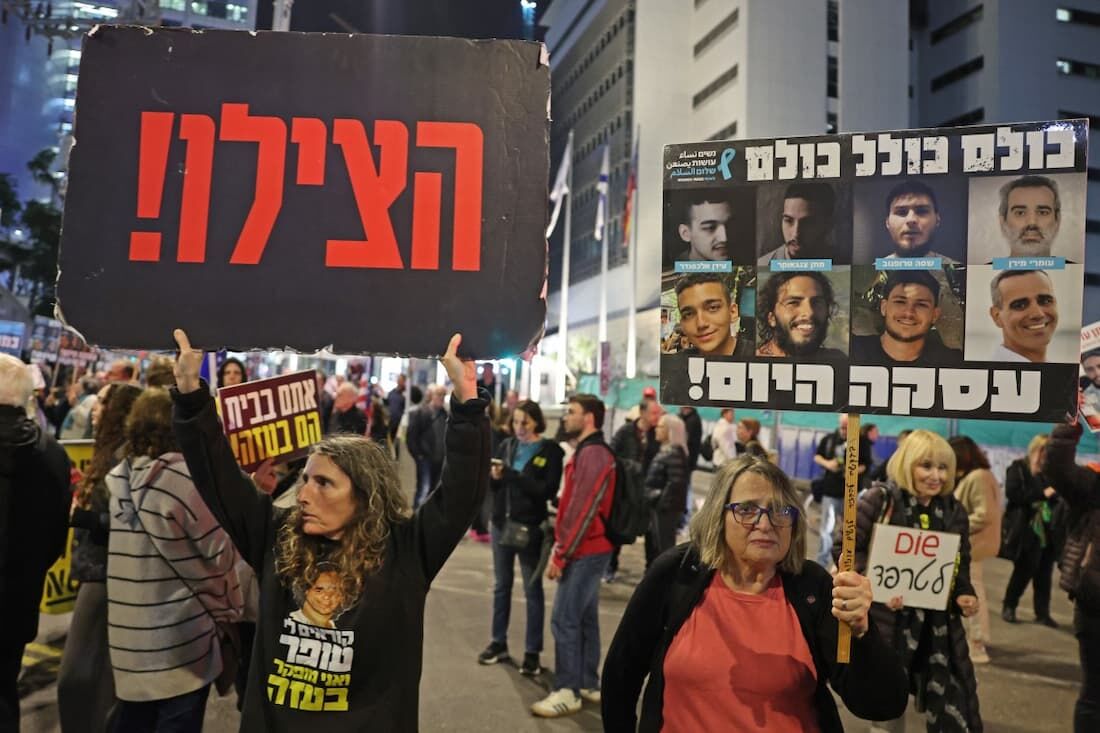 Manifestantes durante protesto em Tel Aviv