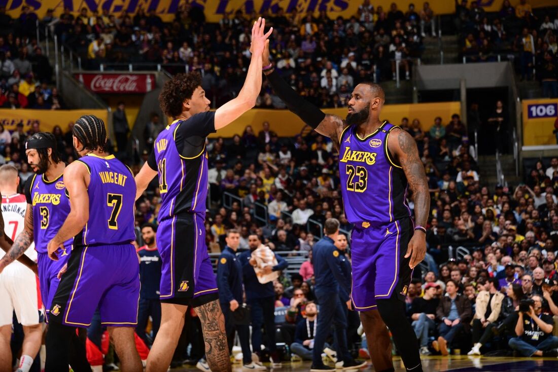 Lakers vencem Wizards pela NBA