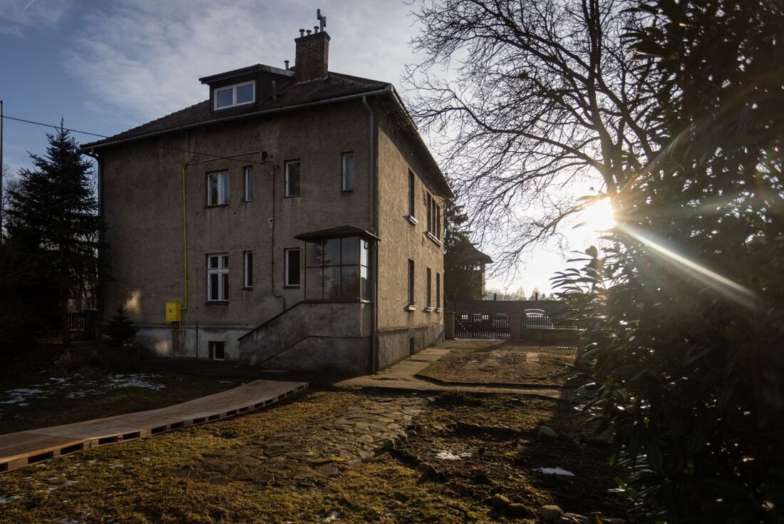 A antiga casa de Rudolf Hoess, comandante do campo de concentração de Auschwitz-Birkenau, agora sendo transformada no Centro de Auschwitz sobre Ódio, Extremismo e Radicalização