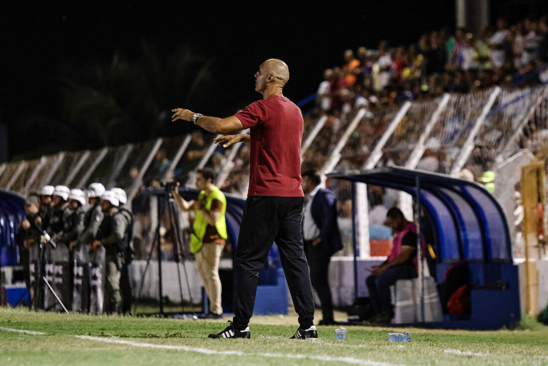 Técnico César Lucena demonstrou satisfação com a atuação da equipe sub-20 do Sport no Pernambucano