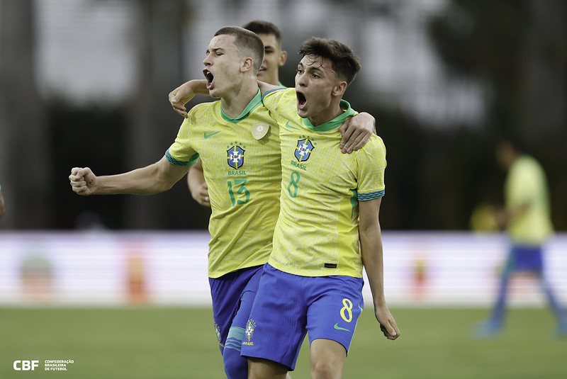 Atletas do Brasil celebram gol sobre a Bolívia