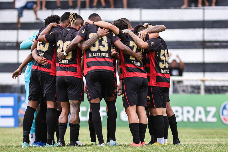 Time do Sport reunido antes de encarar o Central, em Caruaru