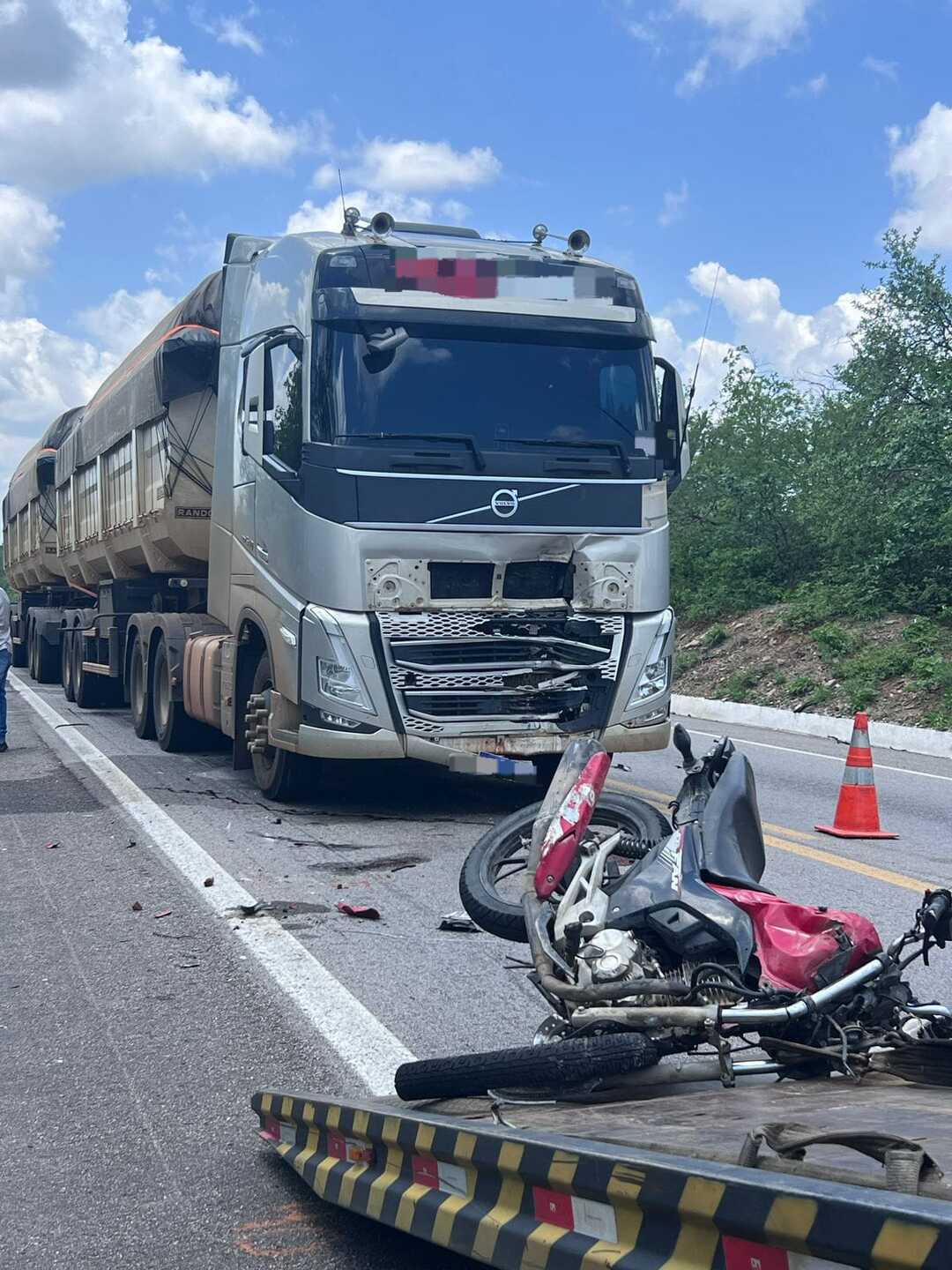 Motociclista morre após colidir com carreta em Cabrobó 